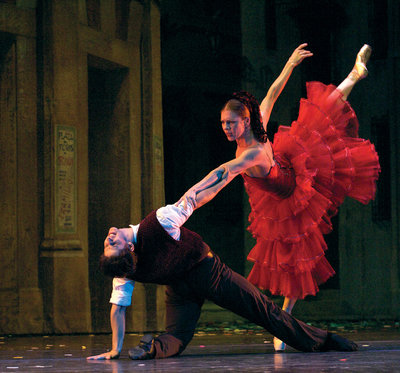 Dancers Leoannis Pupo-Guillen and Jennifer Martin in EBC’s 2007 Carmen. Photograph by Cliff Coles.