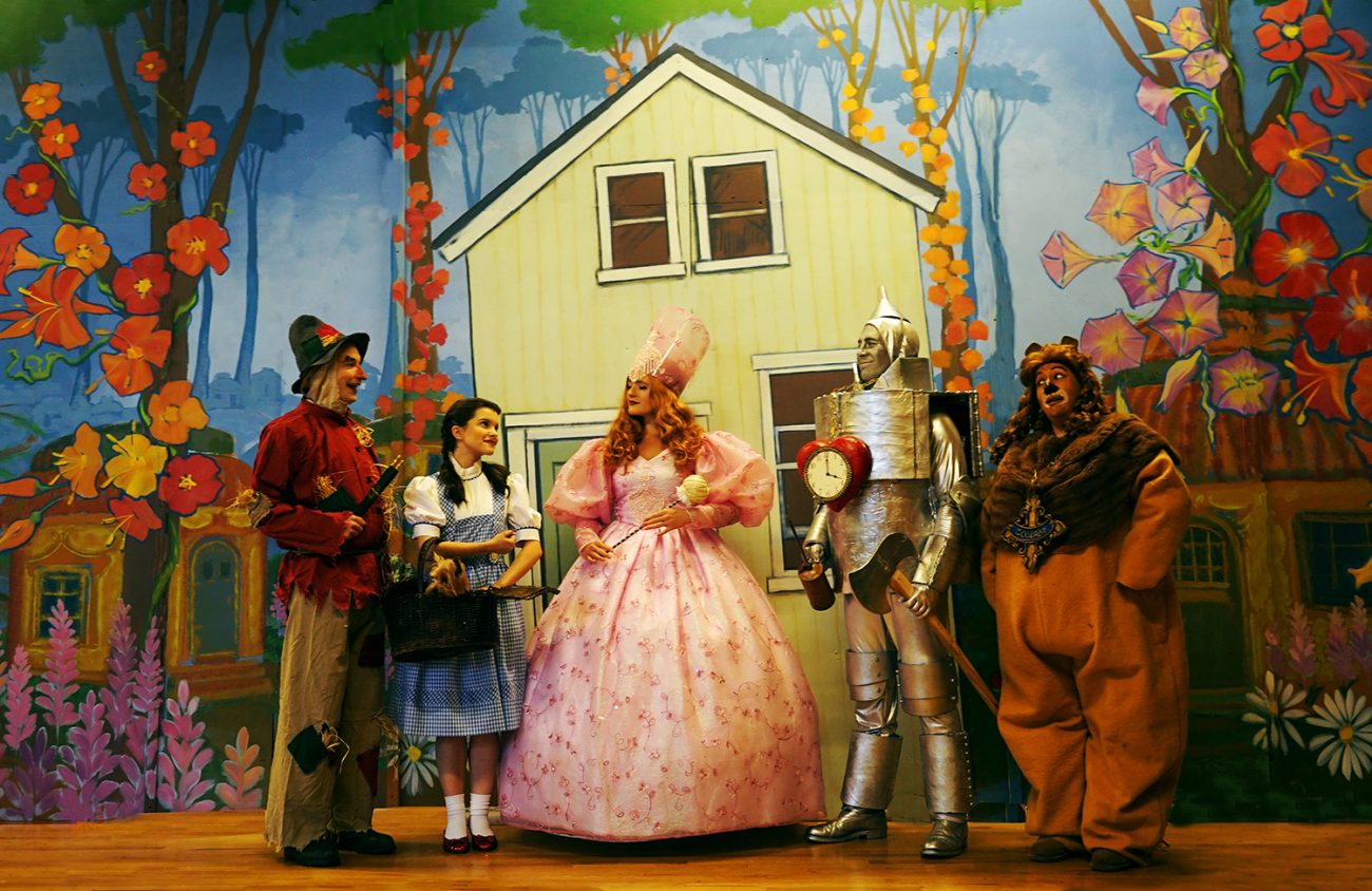 thumbnail interactive-video image 1 of Wizard Of Oz Dorothy Inspired Charm Keychain – 'There's No Place Like Home' – Silver Metal 1 of 6