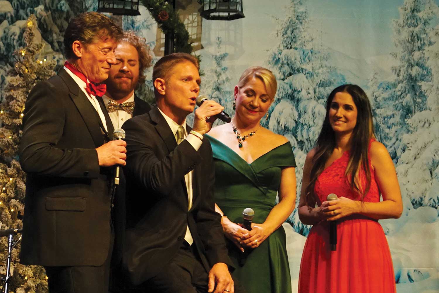 20251113cs-Hol-Haps-Shedd-show-photo-christmas2025-1