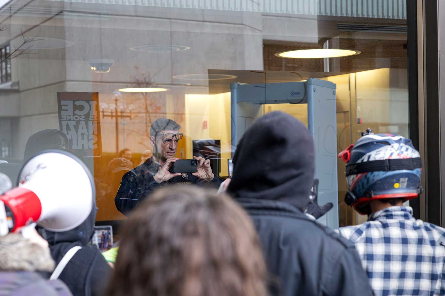 20260115news-ICE_004